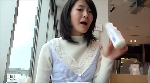 巨乳美少女が旅館で野外ファックされ浴槽で射精!
