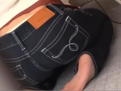 【幼妻】寝ていた人妻をジーパン半脱がしでレイプ！時折見せる初々しい表情で男心をくすぐる