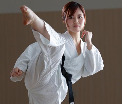【望月あやか】男に舐められないよう道場で日々鍛える女空手家が弟子の男の力でねじ伏せられて・・・