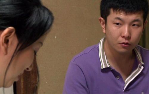 【ヘンリー塚本】父親が熟女と再婚して新しい母親が出来た！おちんぽムラムラする小僧が母親に興奮してセックス