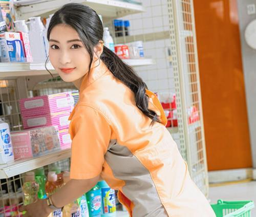 【本庄鈴】ハイクラスに光り輝く美人店員が同僚の大学生と相性抜群で不倫してしまう