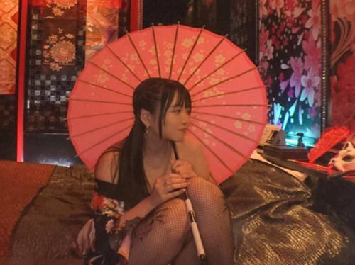 【恋渕ももな】魅力がたっぷり詰まっているスーパーデカ乳美女が18禁のお店に体当たり潜入して本番SEX！