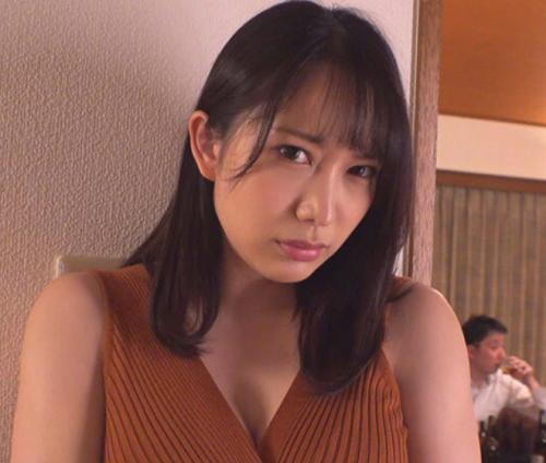 弱みを握られ逆らえなくなった先輩の嫁が怒りながらもいいなりにさせられる…