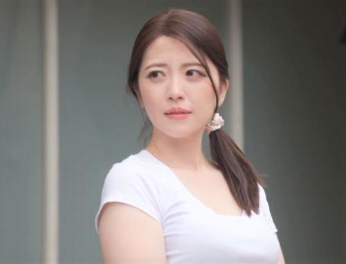 【木下凛々子】「つい浮気しちゃった//」刺激不足の平凡な団地妻が同じ団地に住むスケベ男たちと交わる浮気3Pえちえち