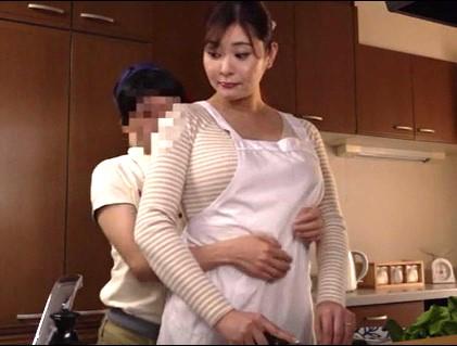【四十路】「チンコでかいのね♡」性欲溜まりやすい年ごろ熟女がショタチンコと不埒な行為をしてまったｗ