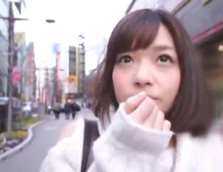 【素人ナンパ】街行く美少女に素股をお願い！素股だけのはずがまさかの生挿入に持ち込まれてガチイキ絶頂w