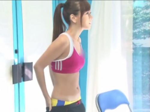 【マジックミラー号】日焼けして引き締まった身体がエッチな陸上部女子をマッサージと騙してち〇ぽぶち込み中出し射精！