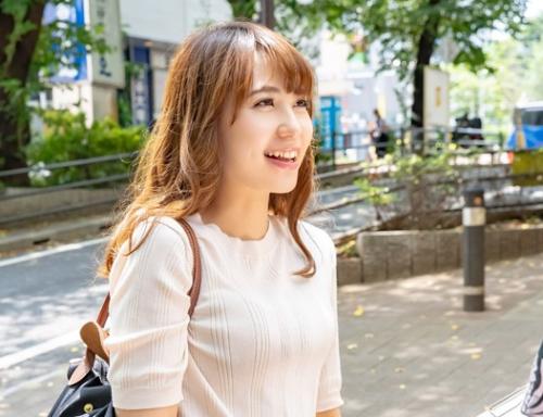 【素人ナンパ】渋谷を歩くスレンダー美人な人妻を連れ込み！アンケートから下着を見せてくれるえっちな奥さんに生中出しww