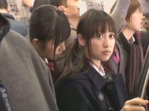 ことみちゃん、電車の中でうっかり彼氏以外とイチャイチャしすぎ！