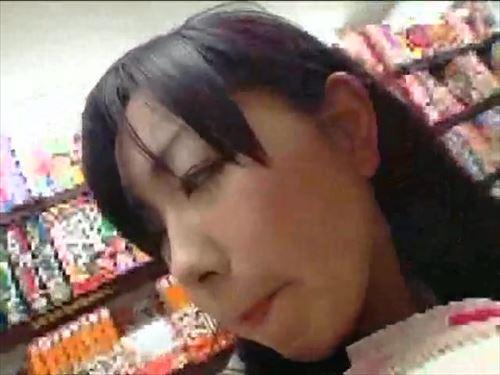 誘惑する女性誌、盗撮された下着、男の欲望