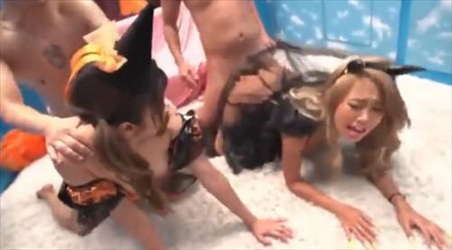 馬鹿女性に中出しするポーズを気に入る。