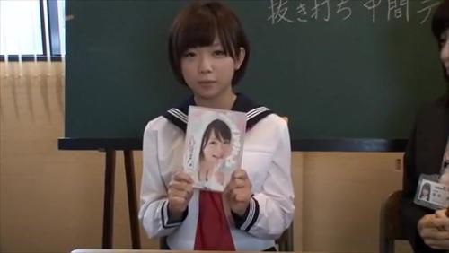 桃色の尻触り大きな男性器後部普通位挿入、アイドルレベル。