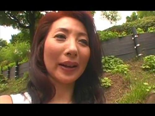 50代の女優、野宮凜子。彼女の秘められた性欲は、玩具による責めを受け、激しい痙攣と絶叫が止まらなくなる。