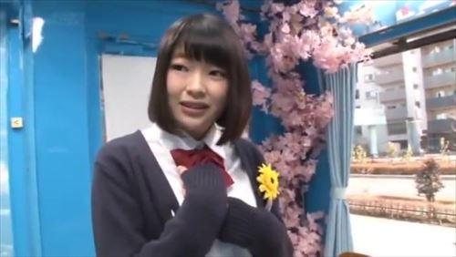 高校卒業を迎え、未経験の少女の身体は、初めて触れる快楽に興奮し、戸惑いながらも受け入れていた。