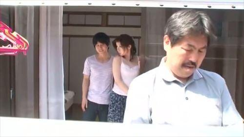 母は息子との禁断の愛に溺れていく