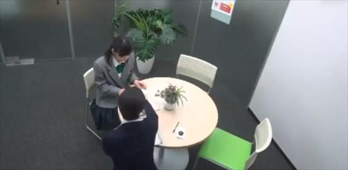 巨大な男性器がアソコを突く。