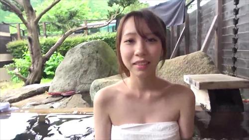 美しすぎる若い女性が巨大な胸を持つ女子は膣内に射精します。