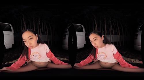 少女に成人チンコを触る。