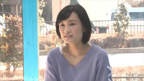 看護学生たちは、恥ずかしさを取り除く機械とともに建物に送り込まれる。