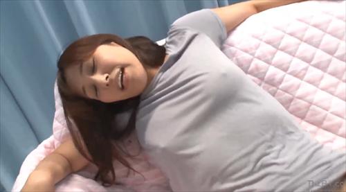 淫らな下着がセクシーすぎるスリムな奥様