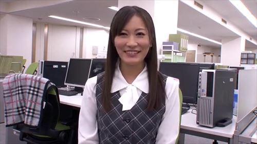 美しい女性社員を性的対象として扱い、上司がその快楽を追求する