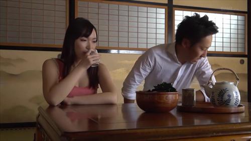 盗み見ボリドリチオ、大きな胸ご生息する妻の身体に欲情。
