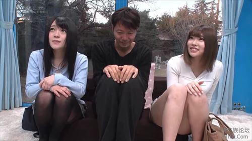 性的な誘惑で無力化された女性は、痙攣し、激しい快楽に身を任せた。