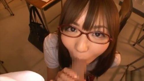 美少女がドレスアップして、男を誘惑。