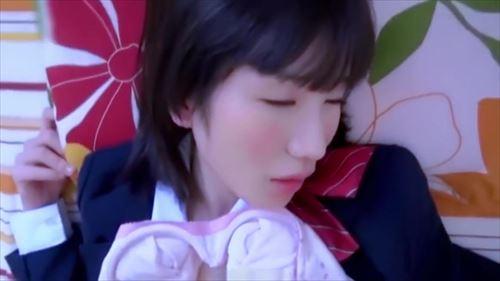 幼い身体に、乳房が膨らみ、まだ発達途中の秘部は、触れられた.