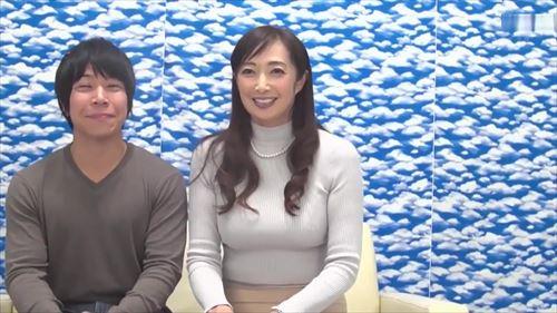 50代の熟女が超エッチ的に興奮して絶頂するたびに、息子は大量の射精をしてしまう