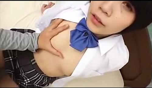 近い親族が可愛らしいロリータ灯こうで、兄を混乱させる。