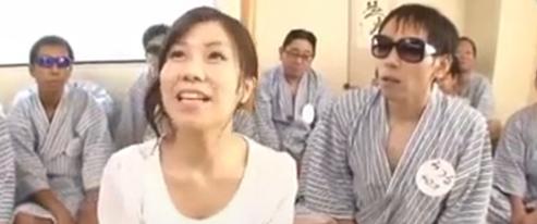 秋の支持者と温泉で大人のセックスを楽しむ