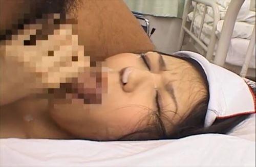 彼女の娘、性的欲求に負けて、男を誘惑しフェラをした