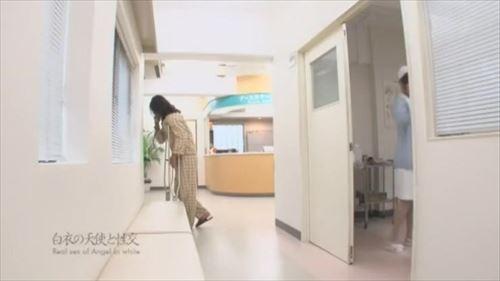 診察室で、彼の性器を私の舌と口で堪能し、吸い上げ、引き出して