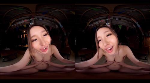 目の前のスマートな体に魅了される。