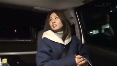 性的な欲求が強い妻は、夫との性行為で緊張が解け、悦びを感じている。
