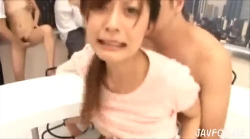 冷淡なおもちゃ訓練で勝手に何度も中出しされ、高みに登りながら悲鳴を上げる性的隷属者に変わる。