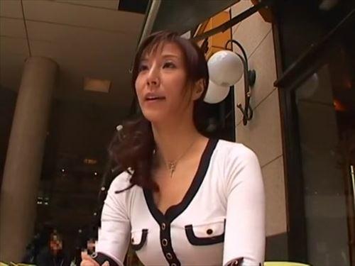 禁欲的な美貌の女性を、濃厚なフェラチオで征服した。