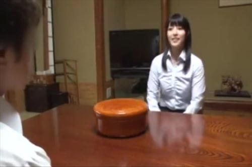職場での同僚との親密な関係、とても魅力的で可愛らしい彼女との一夜