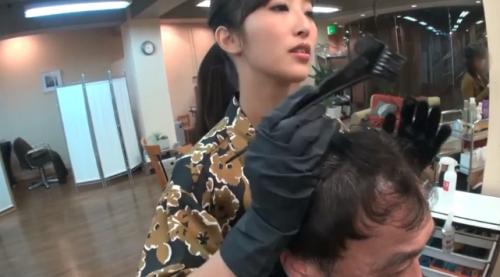 個室に連れ込まれた女を激しく濃厚に犯す