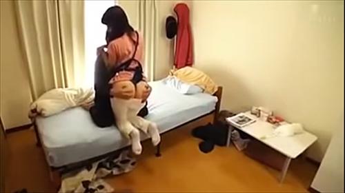 妻のセクシーな体に引き下がらず不倫、主婦の家事代行。