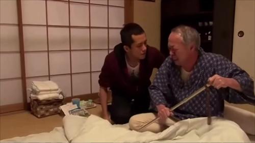 嫁はただただ混乱する。夫が突然交通事故で亡くなる。