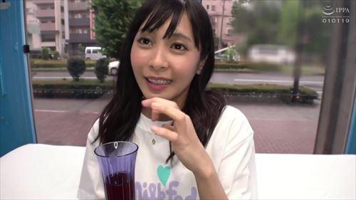 酔った女が札束を握りしめ、素股で巨根を擦り付けながら、おんこを欲しがる。