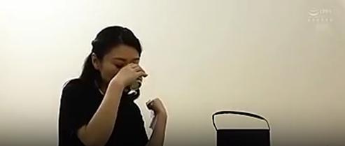 強姦される成熟した女性系ふんわりとしたきれいな胸麗姿、葬儀社の社員による初心者書き込み弔問客を睡魔に襲われる強姦する激ヤバ映像意識不明中出す。