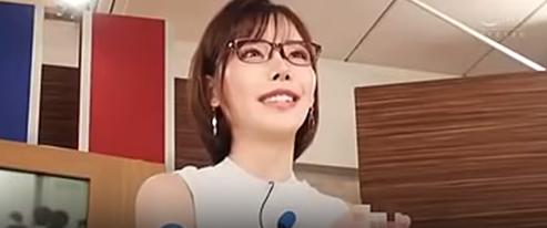 知性溢れる女性アナが、生放送中に刺激的な淫語を投入。