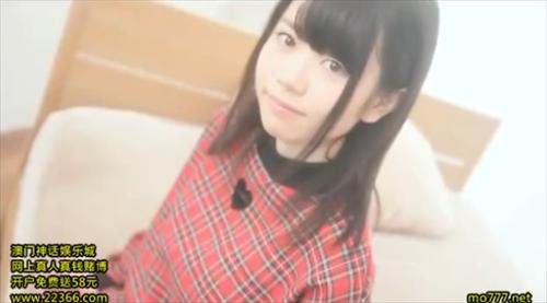 大きな美若い女性がピンク色の乳頭をぴんと立たせてワクワクしている。