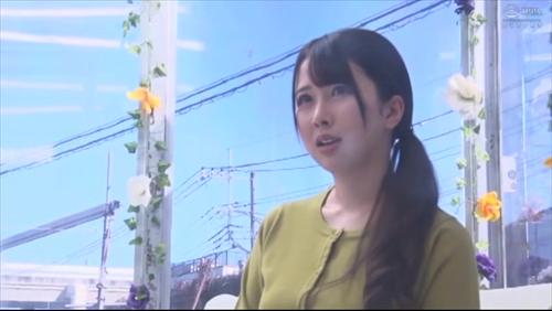 知り合いを呼び出し、閉じ込められた部屋から脱出する作戦に挑戦する。