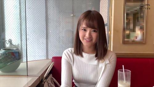 ヤバめ的な興奮に身を任せて、すぐにホテルへ。初めての相手との情熱的な出会い