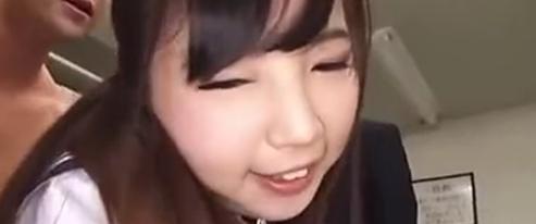 女性教師が男子生