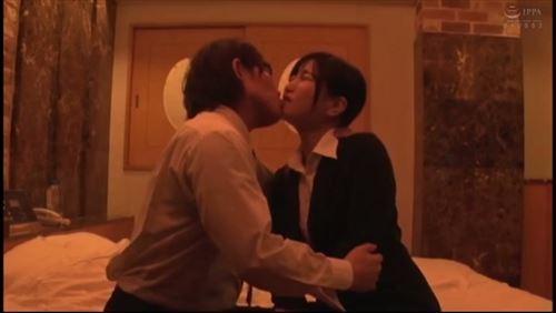 熟した女性が若者の男を惹きつける